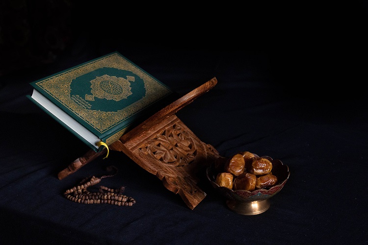 حكم الاجتماع لسماع تلاوة القرآن الكريم في ليالي رمضان