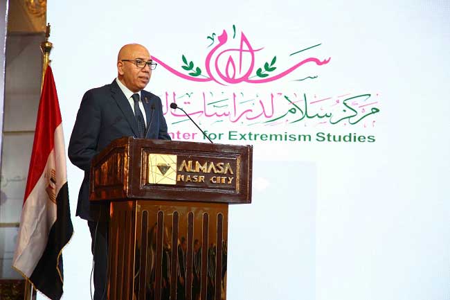 العميد خالد عكاشة خلال مشاركته في فعاليات الجلسة الرابعة من مؤتمر سلام.. مركز سلام يضطلع بأجندة جيِّدة تتجاوب مع تحديات اللحظة ويسد فراغ مواجهة التطرف