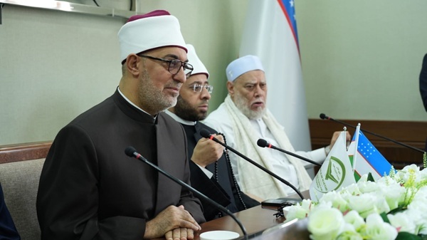 خلال كلمة فضيلته بالمعهد العالي للحديث النبوي وعلومه بمدينة سمرقند.. مفتي الجمهورية يؤكد: العلم والرحمة أساس بناء الشخصية الإسلامية الحقة