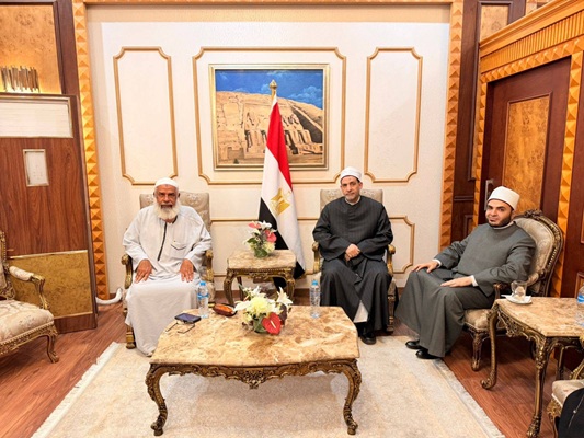 علماء ومفتون من سنغافورة وجورجيا وموزمبيق يصلون إلى القاهرة للمشاركة في المؤتمر العالمي للإفتاء