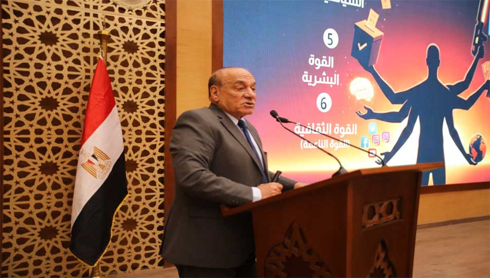 خلال دورة "التعريف بالقضية الفلسطينية" بدار الإفتاء المصرية..  اللواء سمير فرج:مصر تواجه تحديات وجودية في 4 اتجاهات استراتيجية.. والتهجير "خط أحمر" لن نسمح به