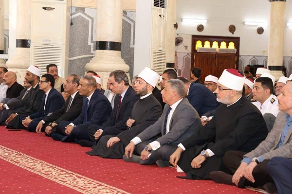 مفتي الجمهورية يؤدي صلاة الجمعة في مسجد أبي بكر الصديق بمحافظة الإسماعيلية بمناسبة العيد القومي للمحافظة 