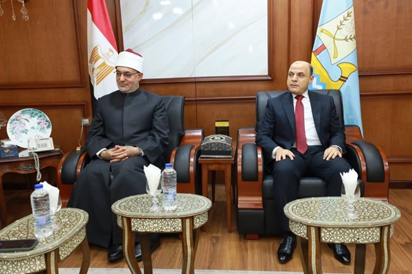 محافظ كفر الشيخ يستقبل مفتي الجمهورية للتهنئة بالعيد القومي ال69 للمحافظة