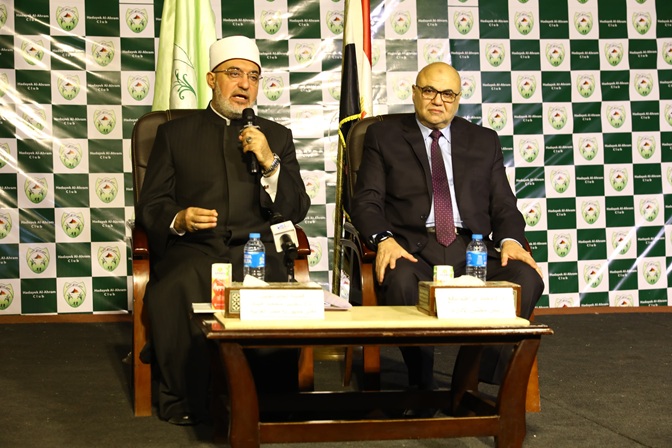 مفتي الجمهورية في ندوة بنادي حدائق الأهرام:  •    لا مخرج من الأزمات المتلاحقة التي يشهدها العالم إلا بفهم صحيح لمقاصد الشريعة التي تحقِّق الاستقرار وتحفظ كرامة الإنسان