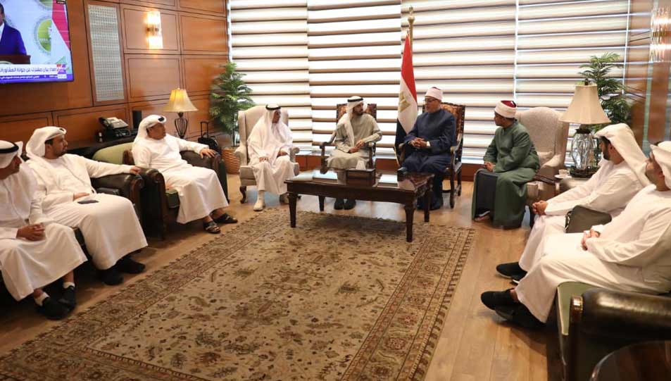 استقبال رسمي بمطار القاهرة .. مفتي الجمهورية يرحب بكبار المفتين والوزراء المشاركين في المؤتمر العالمي العاشر للإفتاء