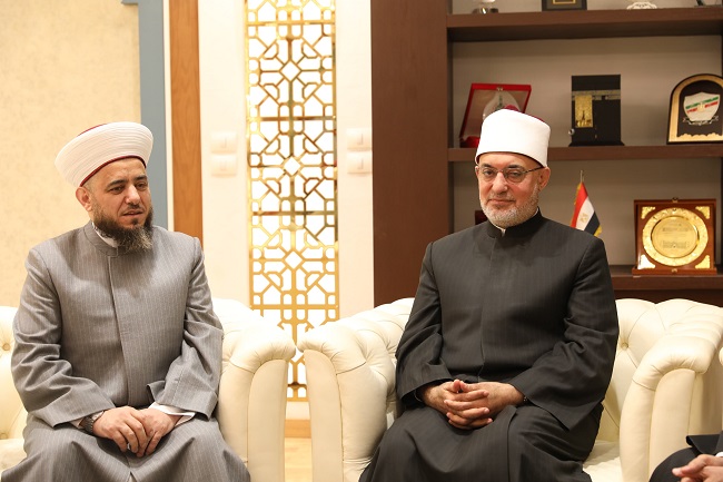 مفتي الجمهورية يستقبل وفدًا رفيع المستوى من دار الفتوى اللبنانية لبحث تعزيز التعاون والاستفادة من خبرات الدار التدريبية والتكنولوجية في مجال الإفتاء