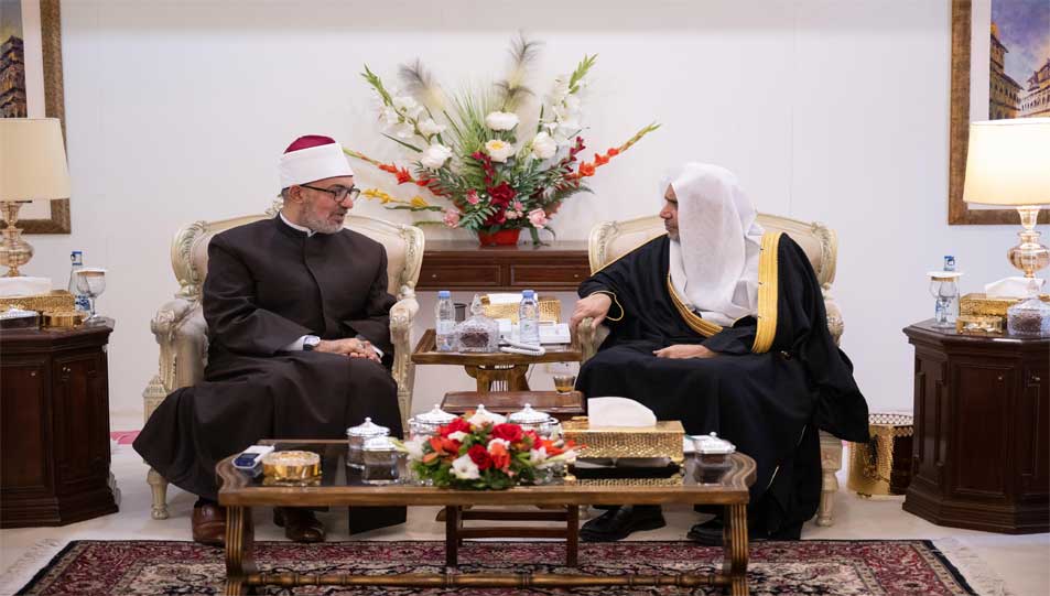 على هامش المؤتمر العالمي لتعليم الفتيات بباكستان .. مفتي الجمهورية يلتقي الأمين العام لرابطة العالم الإسلامي لبحث سُبُل تعزيز التعاون