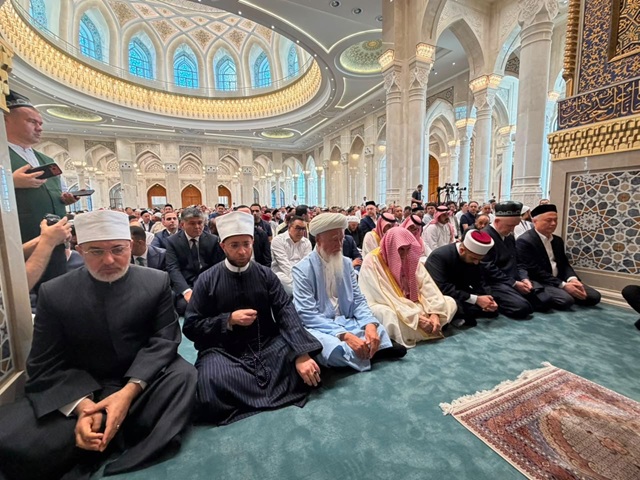 مفتي الجمهورية يؤدي صلاة الجمعة بمسجد الإمام البخاري بمدينة سمرقند خلال زيارته الرسمية إلى جمهورية أوزبكستان
