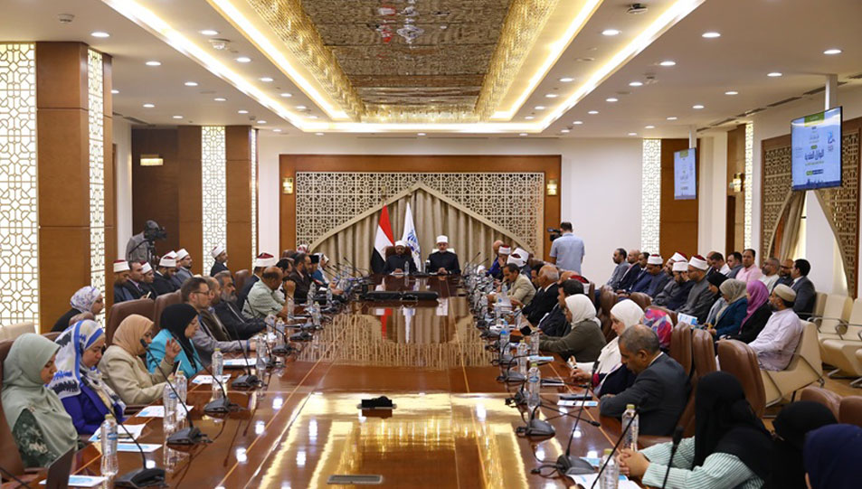 الأمين العام لمجمع البحوث الإسلامية خلال ورشة "النوازل العقدية في الفكر المعاصر وموقف الإسلام منها" بدار الإفتاء المصرية يؤكد:  سلامة العقيدة تمثل الأساس الذي تنطلق منه جميع العلوم الإنسانية، وصحتها تقود إلى سلامة التصورات والمفاهيم والغايات