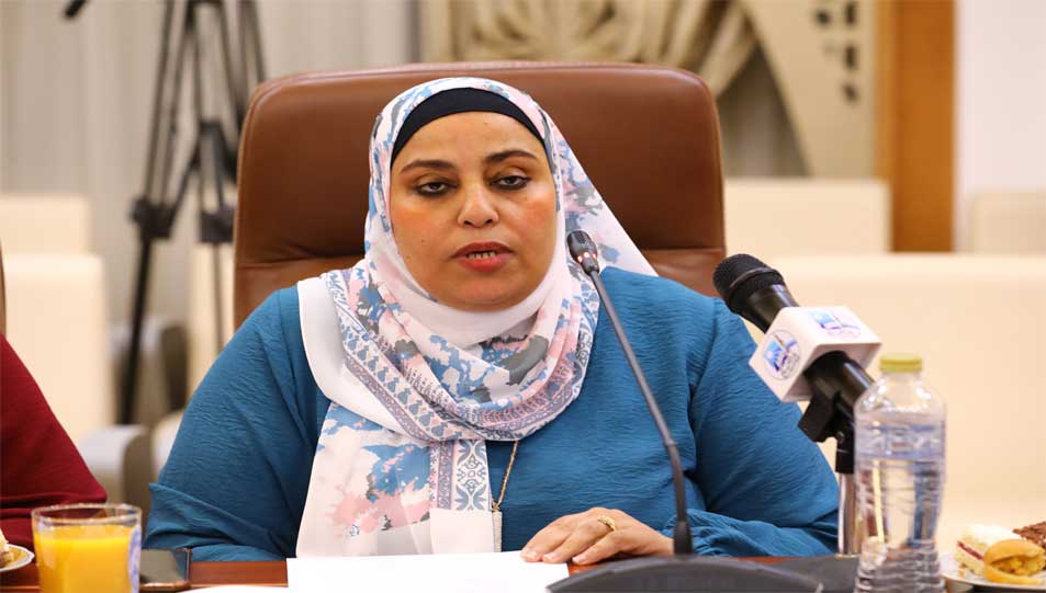 خلال كلمتها في ورشة "النوازل العقدية في الفكر الإسلامي وموقف الإسلام منها".. أ.د. غادة الغنيمي أستاذ العقيدة والفلسفة بجامعة الأزهر تؤكد:  -النوازل العقدية أحد أهم مجالات تجديد الخطاب الديني وتستلزم اجتهادًا علميًّا يجمع بين أصالة التراث ومتطلبات الواقع.