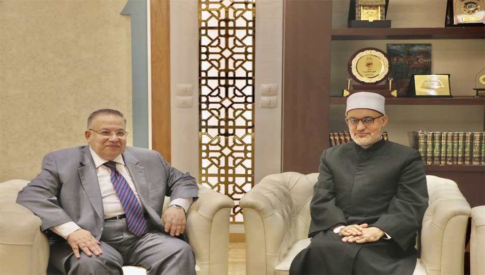 مفتي الجمهورية يلتقي نقيب السادة الأشراف ويتفقان على التنسيق والتعاون الكامل 
