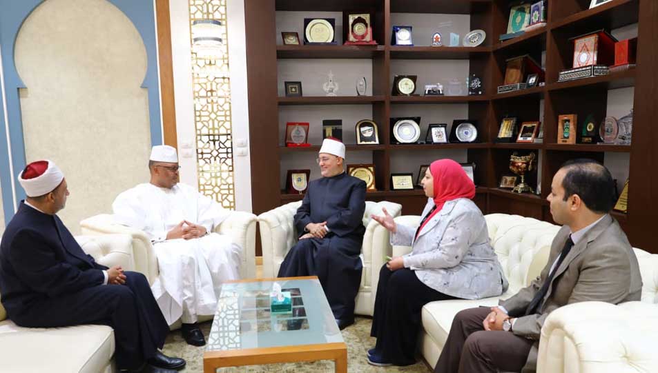 مفتي الجمهورية يستقبل سفير ليبيريا بالقاهرة لبحث آفاق التعاون وتعزيز التواصل المشترك