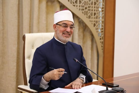 مفتي الجمهورية يتابع سير العمل بدار الإفتاء ويستعرض مع الباحثين وأمناء الفتوى عددًا من المشروعات العلمية