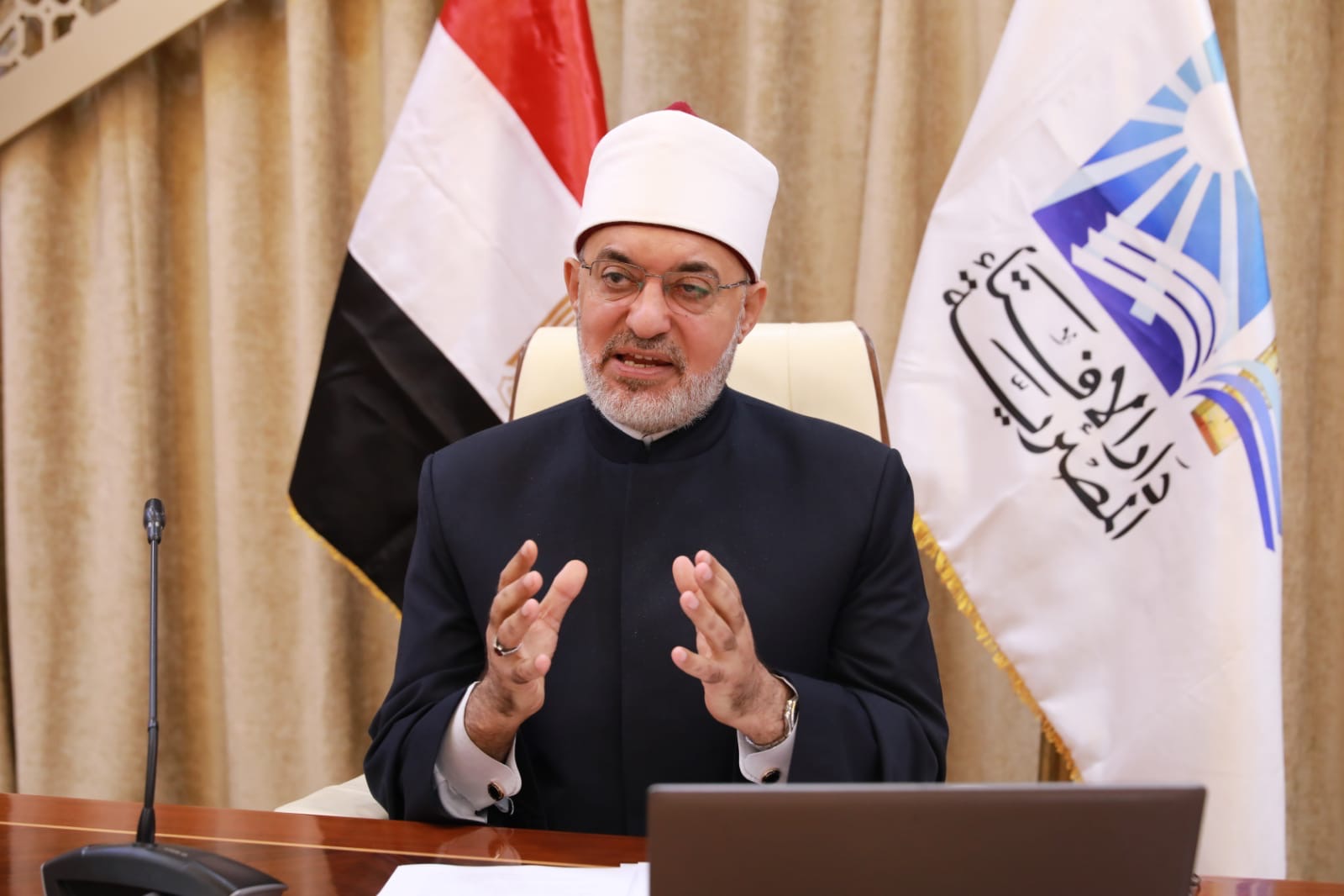 خلال محاضرة علمية بأكاديمية الأزهر العالمية لتدريب الأئمة والوعاظ مفتي الجمهورية يؤكد:  المنهج القرآني في معالجة الشبهات العقدية يقوم على إعمال النظر والتفكّر في الكون والإنسان