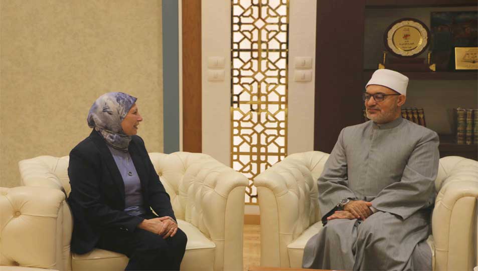 مفتي الجمهورية يلتقي رئيسة المركز القومي للبحوث الجنائية والاجتماعية للتهنئة بمنصبه الجديد ولبحث تعزيز التعاون المشترك