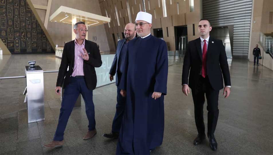 مفتي الجمهورية يلتقي الرئيس التنفيذي للمتحف المصري الكبير لبحث تعزيز التعاون المشترك