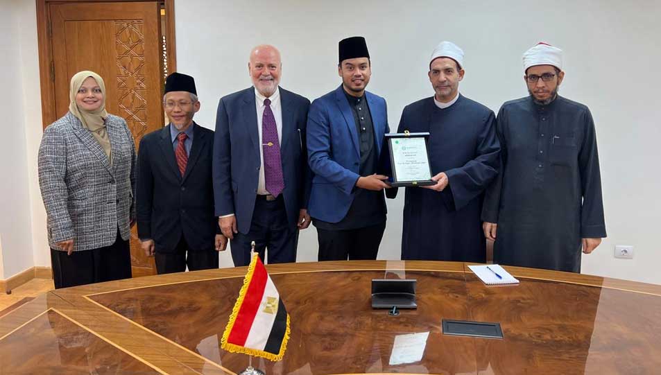 زيارة رفيعة المستوى من الجمعية المحمدية بسنغافورة لدار الإفتاء لبحث سبل التعاون الإفتائي وتدريب المفتين