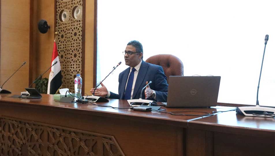 «القضية الفلسطينية في مرآة الإعلام الدولي قراءة في آليات التأثير وصناعة السرديات» محاضرة عميد كلية الإعلام بجامعة الأزهر في دورة التعريف بالقضية الفلسطينية