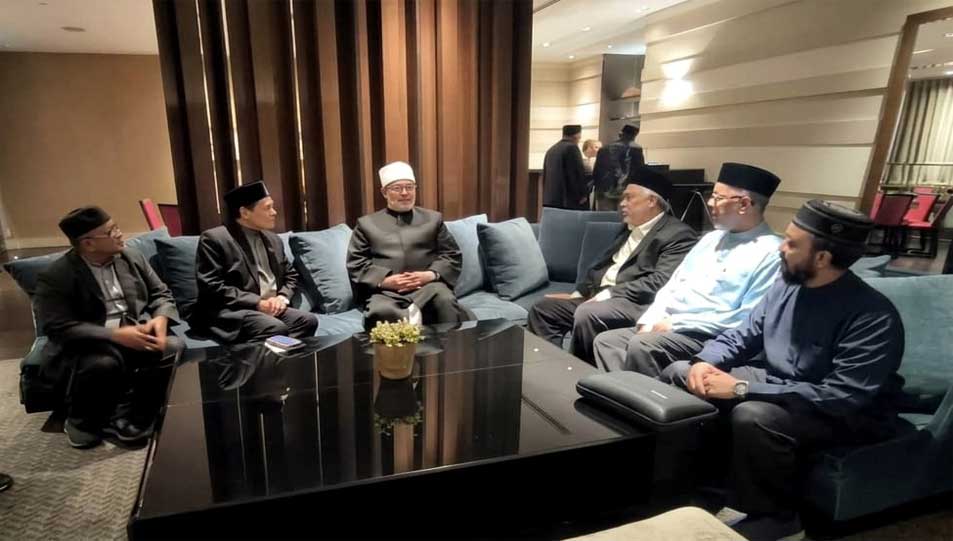 مفتي الجمهورية يلتقي أعضاء المنظمة العالمية لخريجي الأزهر بماليزيا .. ويؤكد أهمية تعزيز التعاون العلمي والدعوي