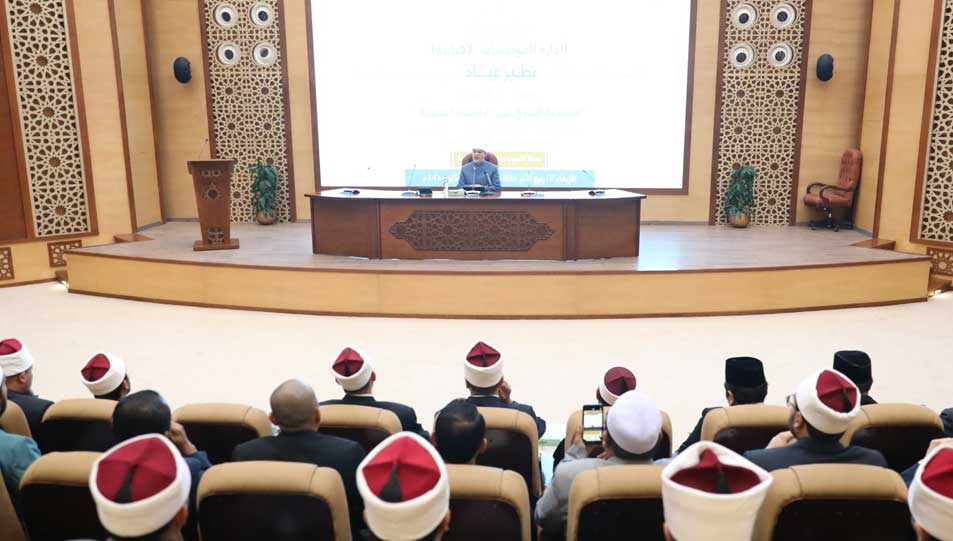 في محاضرة للباحثين والمفتين الماليزيين ضمن برنامج «منهجية الفتوى في دار الإفتاء المصرية» .. مفتي الجمهورية يؤكد:  العمل المؤسسي يمثل الركيزة الأساسية لبناء الدول ونهضتها وتحقيق الانضباط والشفافية داخل المؤسسات الدينية بما يعزز الثقة ويصون رسالة الفتوى