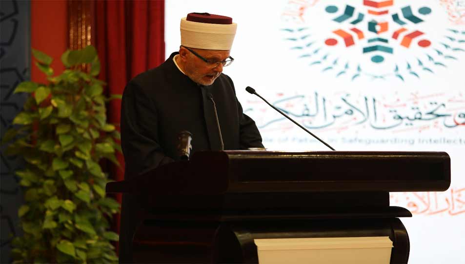 نائب رئيس العلماء والمفتي العام في البوسنة والهرسك، في كلمته بالندوة الدولية لدار الإفتاء المصرية: -    الأمن الفكري ضرورة ملحة في مواجهة التطرف الديني وسبل تحقيقه وفقًا لتجربة البوسنة والهرسك