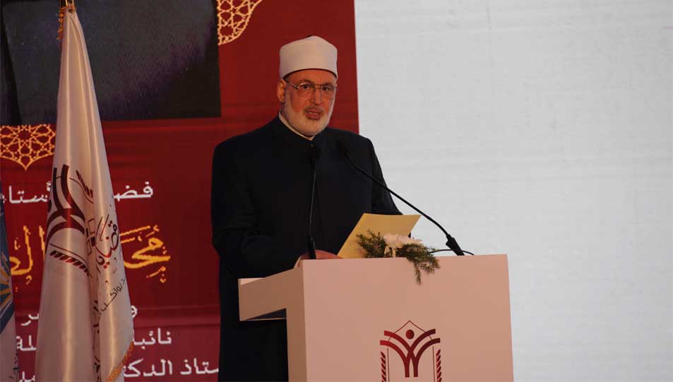 خلال كلمته بالندوة الدولية الثانية للإفتاء.. الدكتور محمد الضويني وكيل الأزهر:   -    الفتوى الرشيدة تتقاطع مع رؤية الدولة المصرية 2030 في ترسيخ قيم المواطنة والاستقرار المجتمعي 