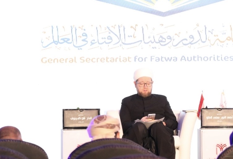 مفتي موسكو في كلمته بجلسة الوفود بالندوة الدولية الثانية للإفتاء: - الإفتاء جهدٌ علميٌّ وإنسانيٌّ يستهدف تحقيقَ مقاصد الشريعة في الرحمة والعدل وصيانة الكرامة الإنسانية