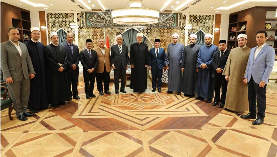 مفتي الجمهورية يستقبل وفدًا رفيع المستوى من المسؤولين الدينيين بولاية بهانج الماليزية لتعزيز التعاون الإفتائي والتدريبي