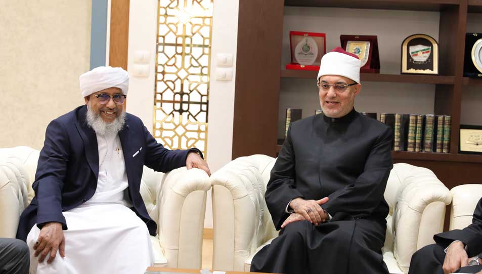 مفتي الجمهورية يستقبل الأمين العام لرابطة الجامعات الإسلامية ووفدًا من جامعة سراج الهدى بالهند لتعزيز الشراكات الأكاديمية