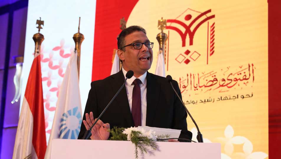 على هامش فعاليات الندوة الدولية الثانية للأمانة العامة لدُور وهيئات الإفتاء في العالم الجلسة العلمية الثالثة تناقش أثر الفتوى في ترسيخ القيم الأخلاقية وصون الهُوية الدينية