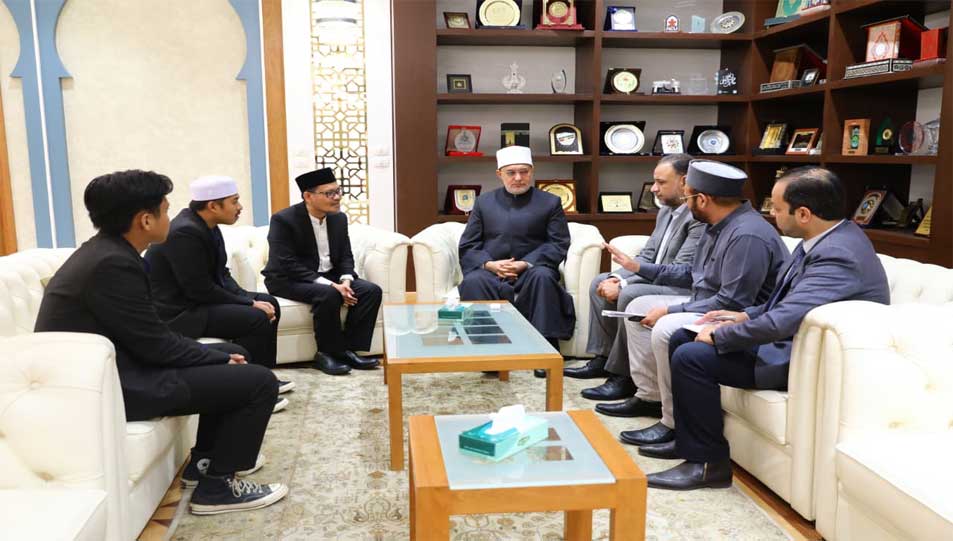 مفتي الجمهورية يستقبل مبعوث وزير الشؤون الدينية الإندونيسي ويسلمه دعوة لحضور مؤتمر دولي بإندونيسيا