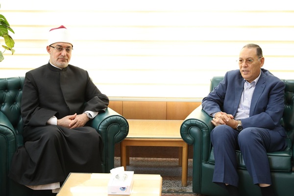 خلال كلمة فضيلته بجامعة السادس من أكتوبر مفتي الجمهورية يؤكد: الشائعات تهدد الأمن القومي وتؤثر على ثقة المجتمع بين أفراده والمؤسسات الوطنية