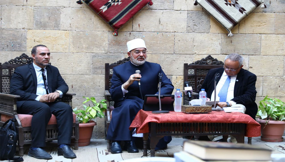 مفتي الجمهورية يشارك في مناقشة كتاب «التدخل الإلهي لإنفاذ الحق والعدالة» خلال ندوة نظمها مركز إحياء للبحوث والدراسات ويؤكد:  القرآن الكريم يربط النصر والاستخلاف بالأخذ بالأسباب والعمل والإصلاح