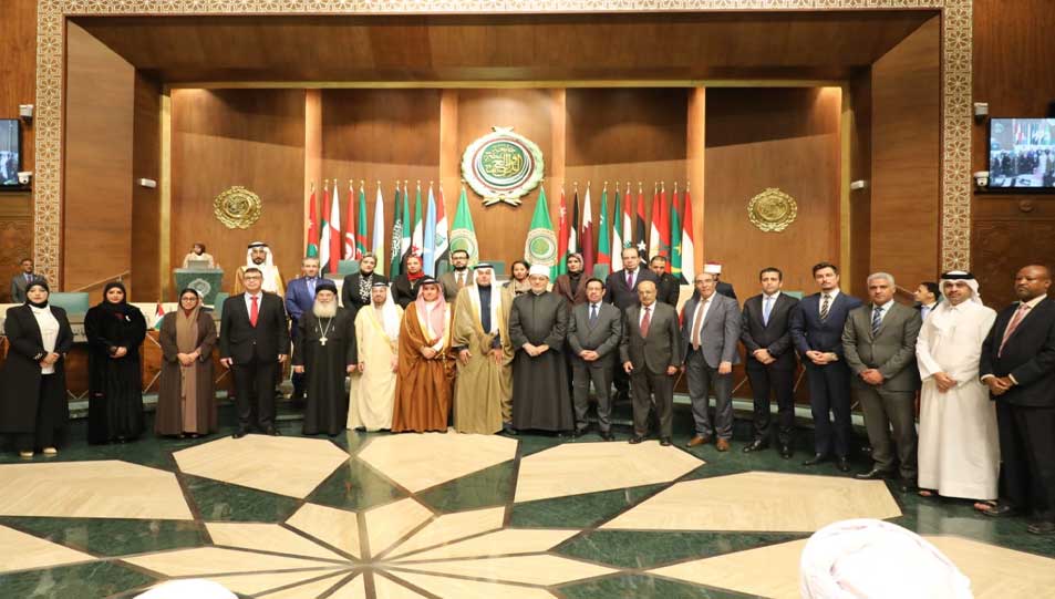 خلال كلمة فضيلته في الاحتفال باليوم العالمي للغة العربية... مفتي الجمهورية يؤكد:- اللغة العربية معجزة إلهية خالدة ووعاء حضاري جامع اختاره الله لكتابه فصار ميزانًا للعقول وميدانًا للإعجاز