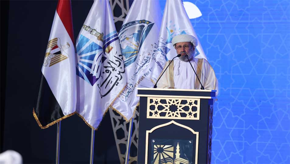 أمين عام مكتب الإفتاء بسلطنة عُمان في جلسة الوفود بمؤتمر الإفتاء العالمي:  -التحولات المتسارعة أعادت تشكيل أدوار الأسرة وفرضت تحديات تربوية وثقافية تستوجب الدراسة والمعالجة