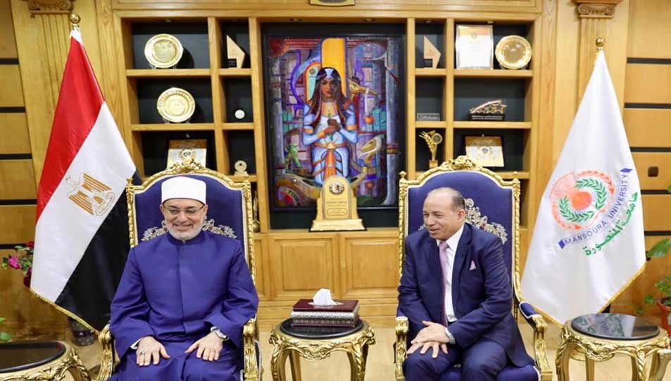 رئيس جامعة المنصورة يستقبل مفتي الجمهورية لبحث سبل التعاون المشترك وتعزيز الوعي الديني والفكري بين الشباب