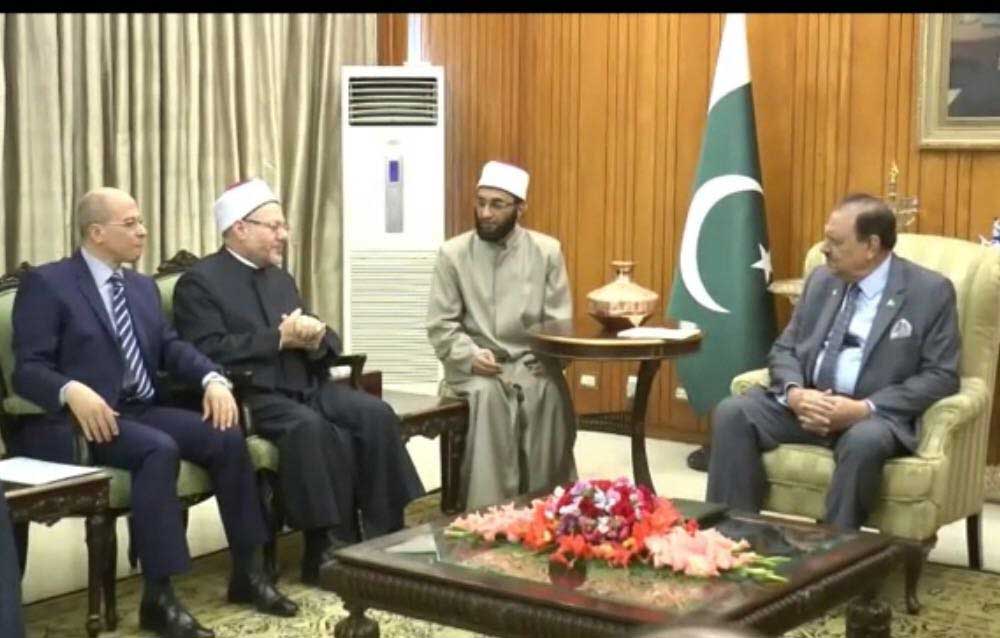 بالفيديو والصور: مفتي الجمهورية يستهل زيارته لباكستان بلقاء رئيس الجمهورية الباكستاني