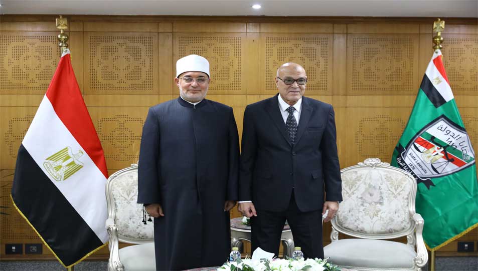 مفتي الجمهورية يهنئ رئيس هيئة قضايا الدولة بمناسبة توليه رئاسة الهيئة رسميًّا.. ويؤكد:  الهيئة تضطلع بدور وطني راسخ في حماية حقوق الدولة وترسيخ سيادة القانون