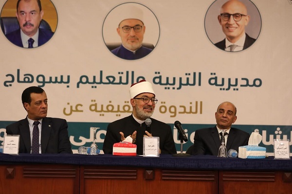 خلال كلمة فضيلته في ندوة: "حرب الشائعات وتأثيرها على الفرد والمجتمع" لطلاب مدارس سوهاج باستضافة كريمة من مدرسة جيل المستقبل بمحافظة سوهاج.. 