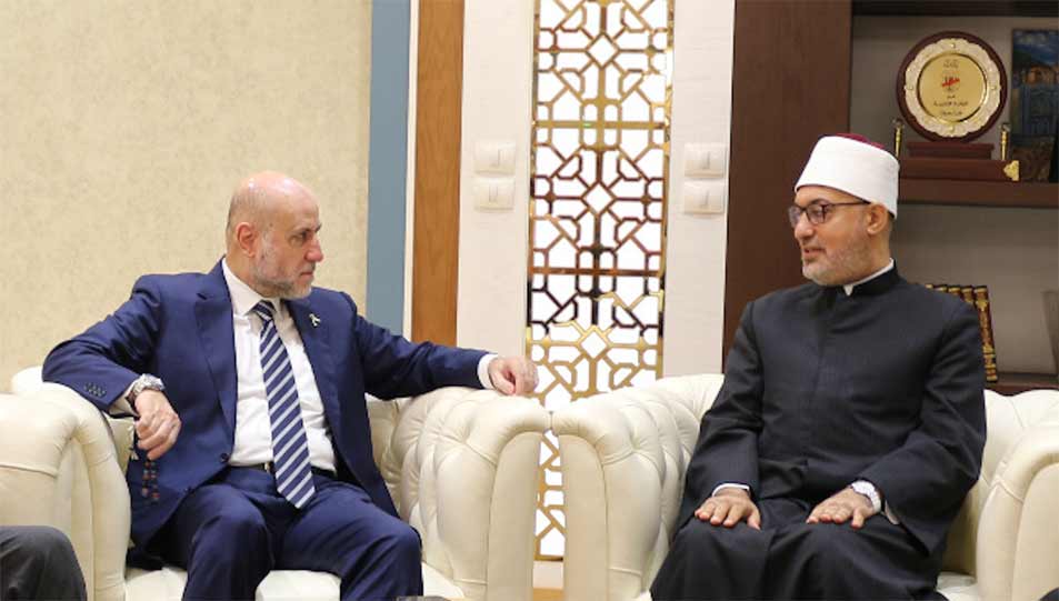 خلال استقباله لمستشار الرئيس الفلسطيني .. مفتي الجمهورية: •    نوجِّه تحيةَ إجلالٍ وتقدير للشعب الفلسطيني ولأهل غزَّة على صمودهم الأَبَيِّ في مواجهةِ عدوان الكيان الإسرائيلي المحتل