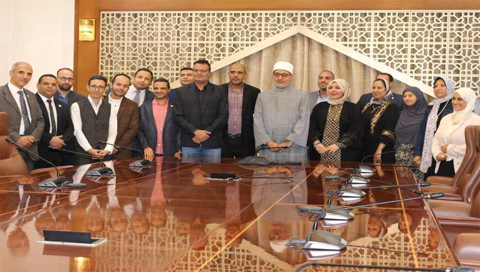 مفتي الجمهورية يستقبل وفدًا من مرصد الأزهر لمكافحة التطرف لتهنئته بتولي مهام منصبه