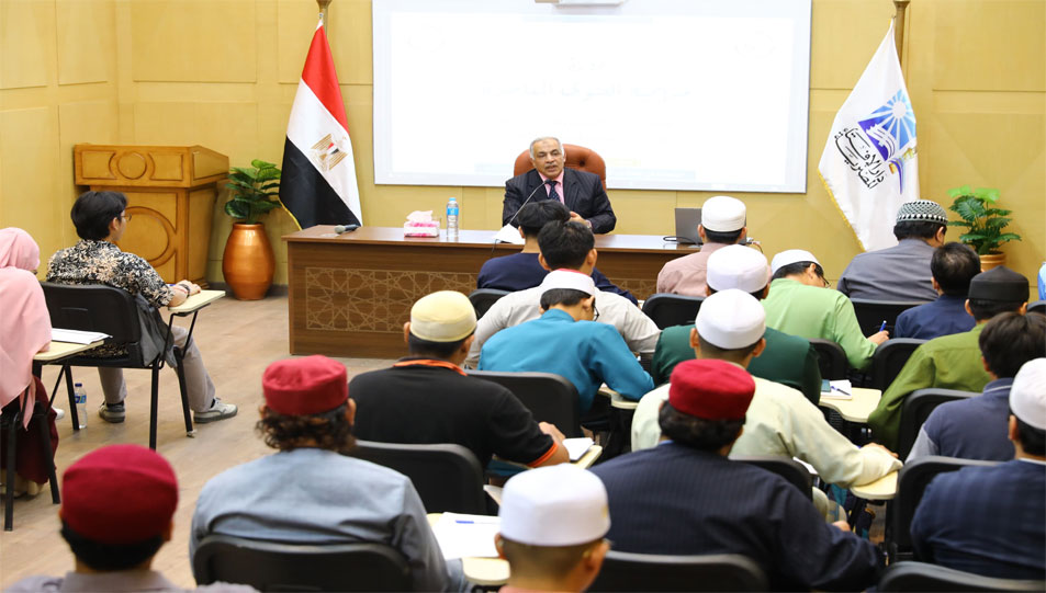دار الإفتاء تواصل تأهيل الدارسين الماليزيين على منهجية الفتوى المعاصرة.. محاضرات حول التكامل بين النص والمقاصد والتحول الرقمي وفوضى الفتاوى في الإعلام