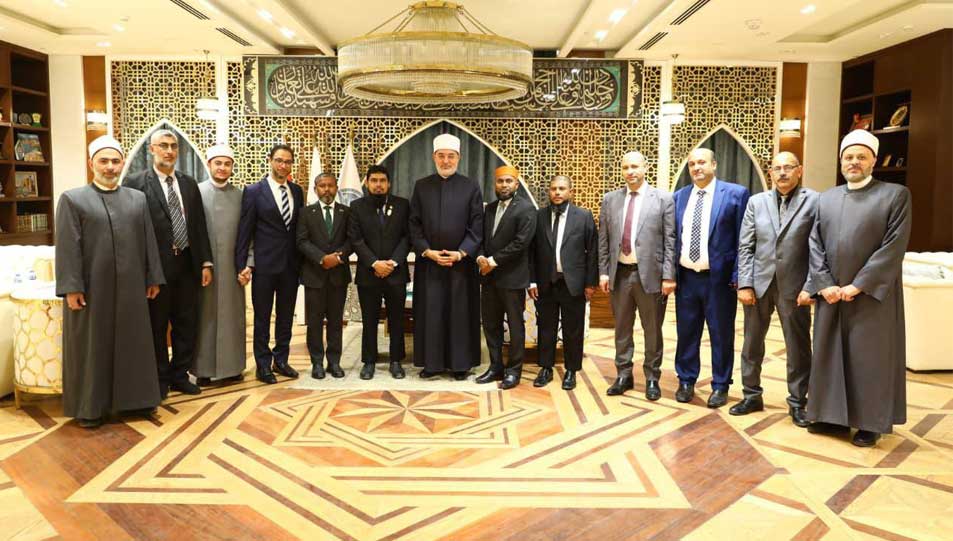 رئيس الأمانة العامة لدور وهيئات الإفتاء في العالم يستقبل وفد جامعة المالديف الإسلامية لبحث سُبل التعاون المشترك