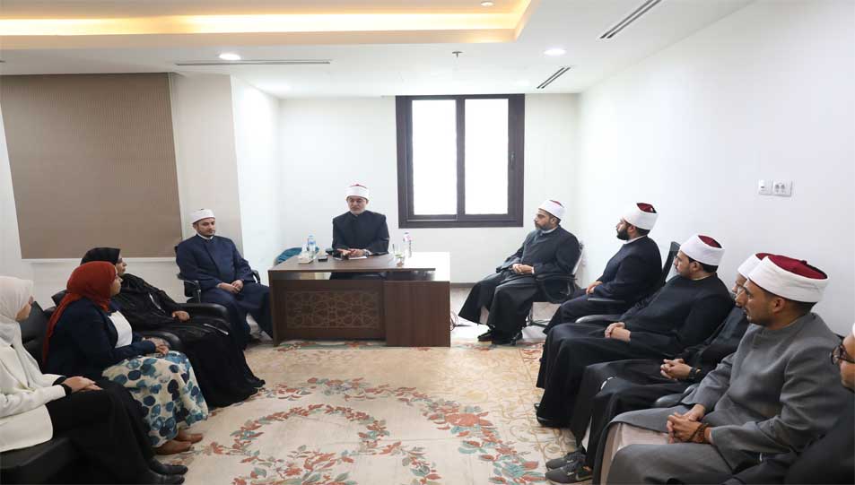 خلال تفقُّده إدارتَي الفتوى المكتوبة والمراجعة الشرعية.. مفتي الجمهورية يؤكد: الفتوى الدقيقة والمراجعة المتقنة ضمانة للثقة بالمؤسسة الإفتائية