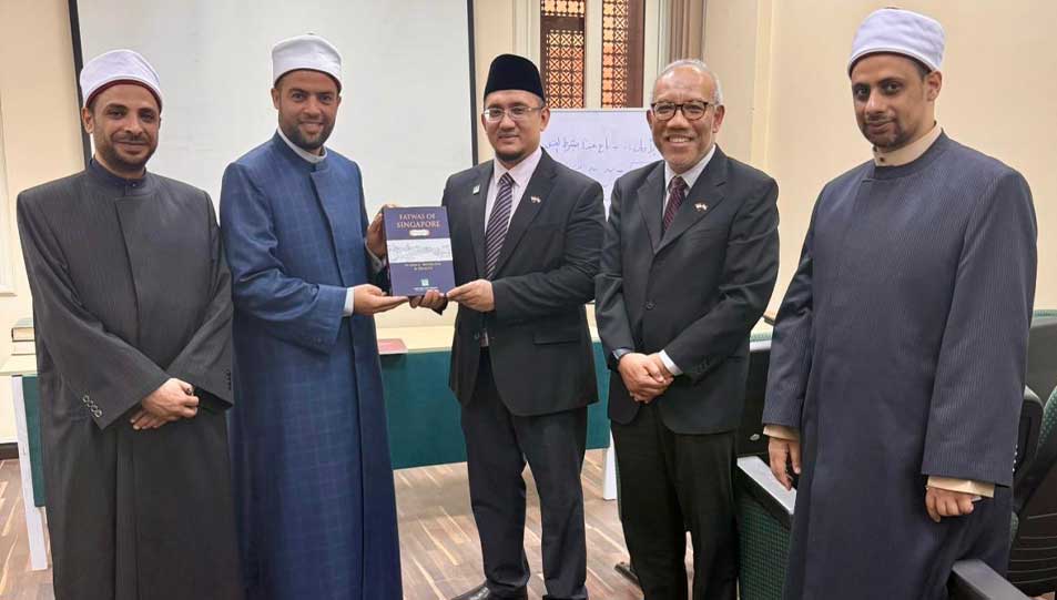 وفد من المجلس الإسلامي السنغافوري يزور دار الإفتاء المصرية لبحث التعاون العلمي والتدريبي