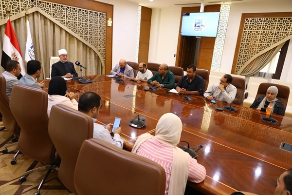 مفتي الجمهورية خلال المؤتمر الصحفي التحضيري للمؤتمر العالمي الحادي عشر للإفتاء: أتقدم بالشكر لفخامة الرئيس عبد الفتاح السيسي على رعاية سيادته الكريمة للمؤتمر ودعمه المتوا صل لقضايا الأسرة وبناء الوعي
