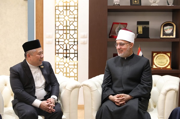 مفتي الجمهورية يستقبل رئيس جامعة السلطان علي الإسلامية بسلطنة بروناي لبحث التعاون في مجال البحث العلمي وتدريب المفتين والترجمة