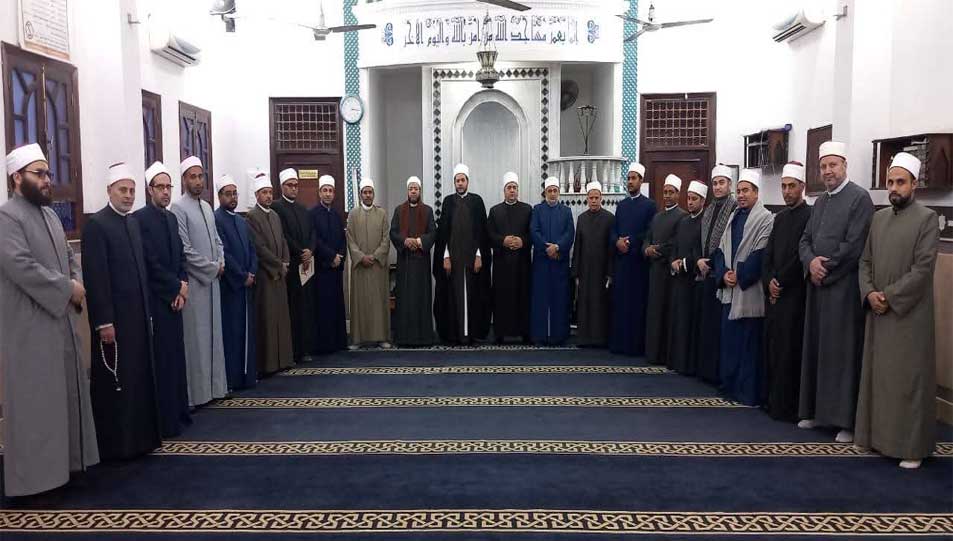 دار الإفتاء تواصل تسيير قوافلها الدعوية إلى شمال سيناء .. وأمناء الفتوى يلقون خطبة الجمعة في عدد من مساجد المحافظة