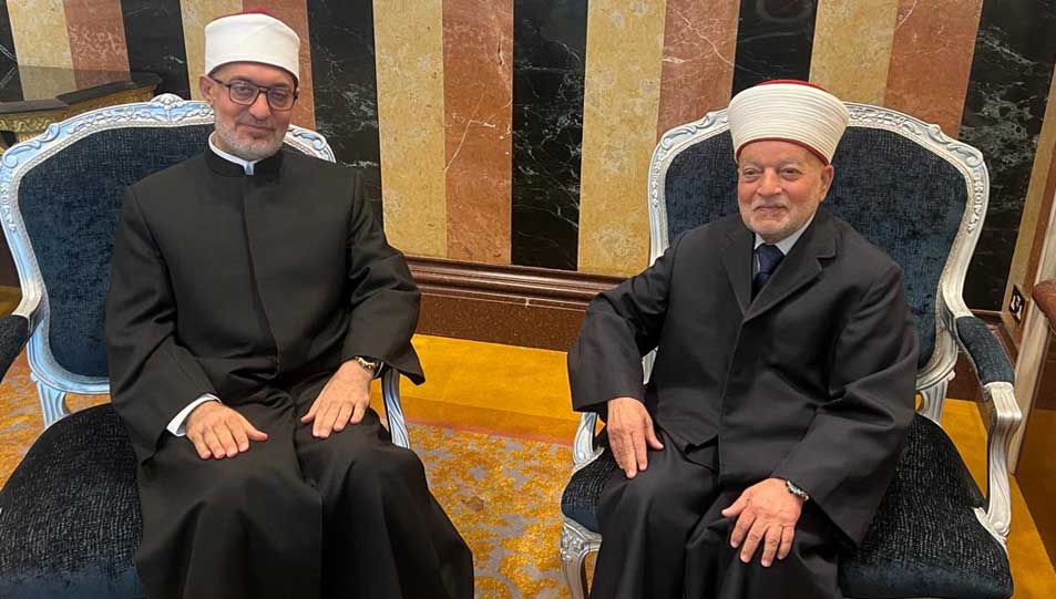مفتي الجمهورية في لقائه بمفتي القدس بالدوحة: مصر قيادةً وشعبًا وحكومةً تقف بثبات إلى جانب الشعب الفلسطيني وتدعم نضاله المشروع حتى إقامة دولته المستقلة وعاصمتها القدس الشريف