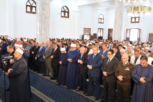 بحضور مفتي الجمهورية.. وزير الأوقاف ومحافظ الجيزة يفتتحان مسجد النور بقرية عرب أبو عريضة بمركز الصف بمشاركة محافظي القاهرة والقليوبية ورئيس جامعة القاهرة